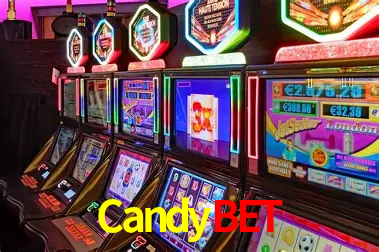 Una escena digital vívida inspirada en casino con CandyBet mostrado prominentemente, luces brillantes, fichas, cartas y acentos dorados.